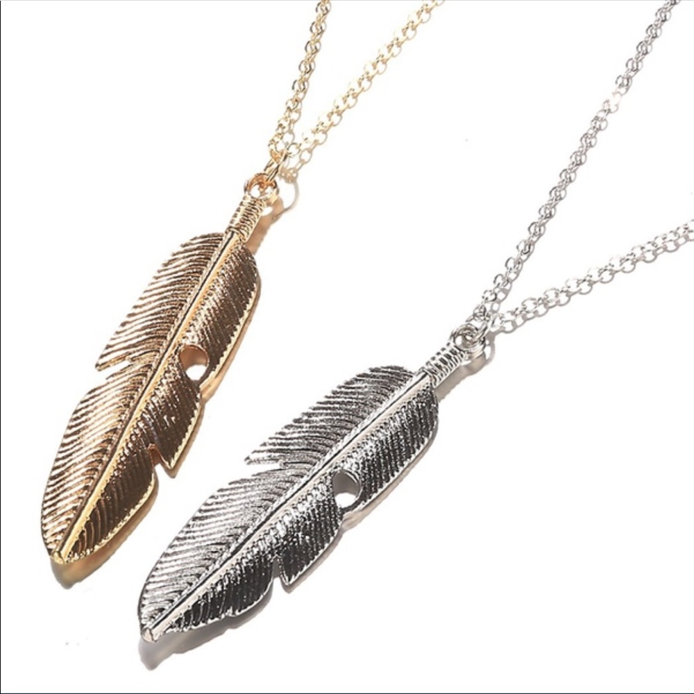 🔅CCO🔅 5⭐️RATED⭐️ Gold Leaf Pendant Necklace - Picture 2 of 5